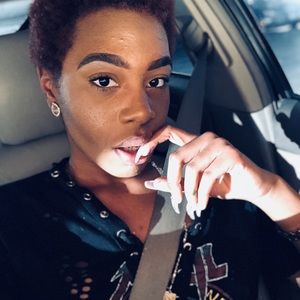 Meet your Posher, Raquel